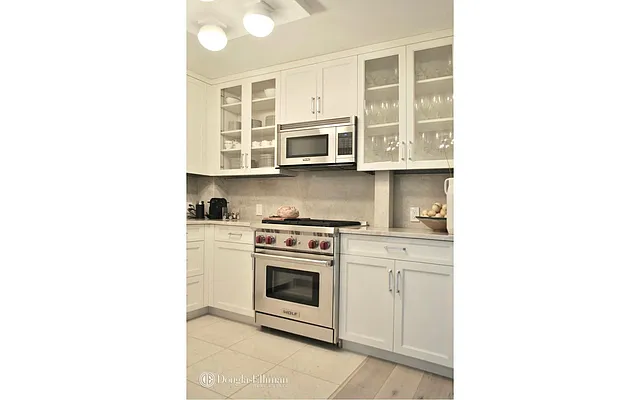 Sold by Douglas Elliman | media 21