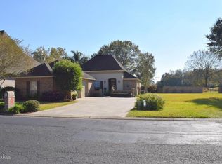18 Oakthorn Ct, Youngsville, LA 70592