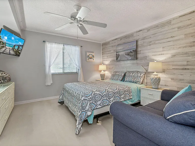 601 Seafarer Cir #304 — Photo 24
