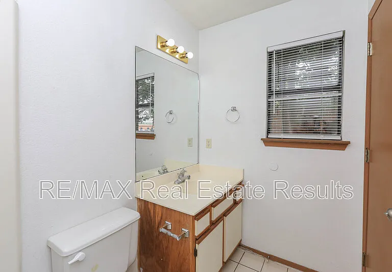 2219 W Roselawn St — Photo 18