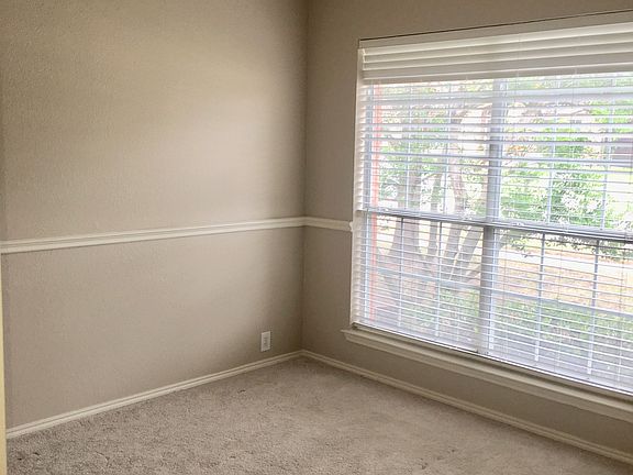5th image of 10909 Reisling Dr