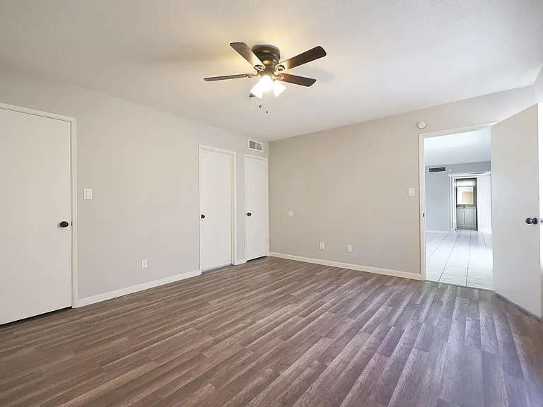 2611 E Maryland Dr — Photo 10