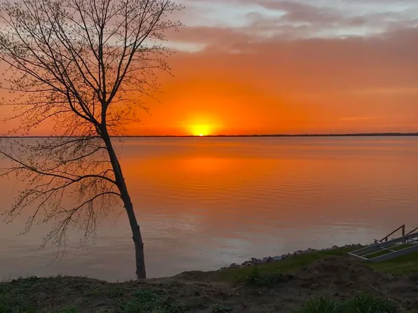 164 SE Lake Dr, Estelline, SD 57234