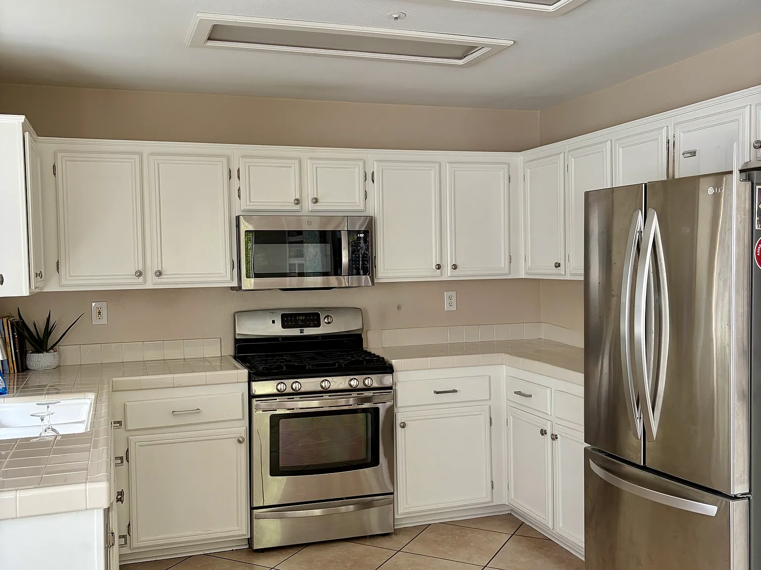 3 bed, 2.5 bath, 1553 sqft, $4,250 — Photo 3
