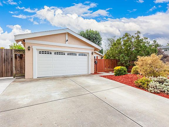 2nd image of 5370 Avenida Almendros