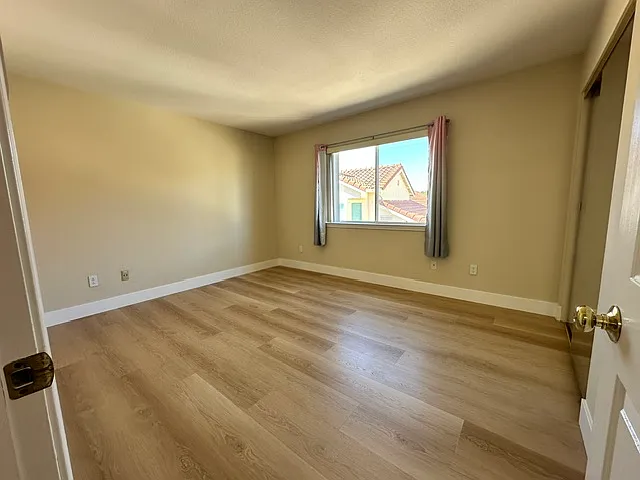 353 Silverlake Ct — Photo 22