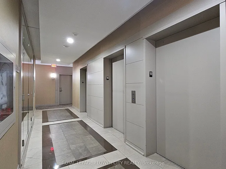 330 Burnhamthorpe Rd W #1902 — Photo 5