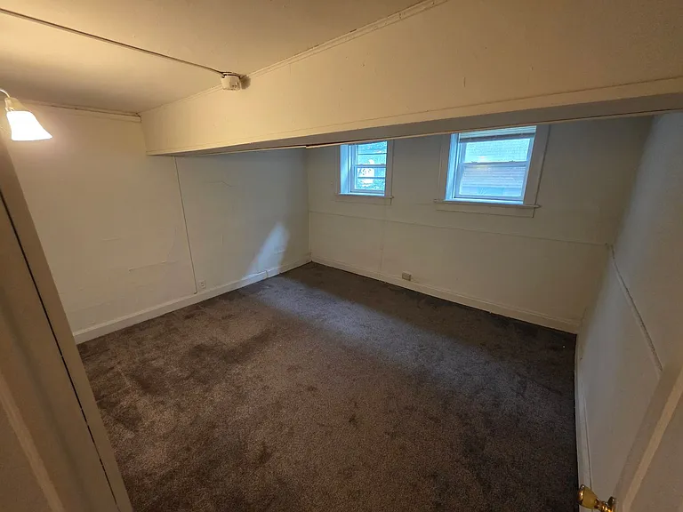 2528 N Maryland Ave — Photo 11