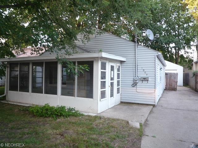 1st image of 1065 Merton Ave