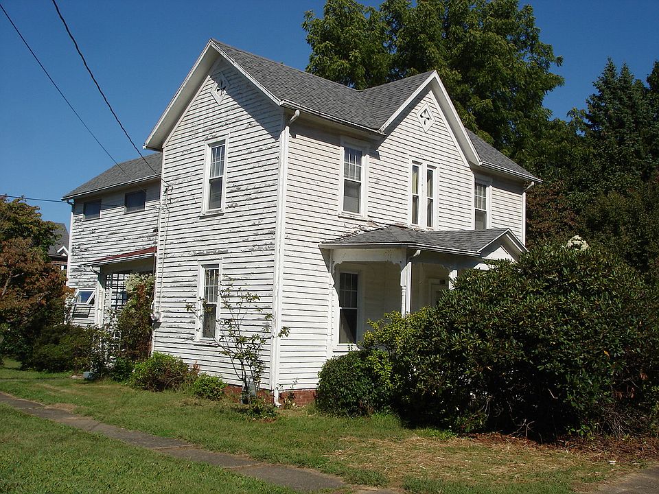 1st image of 301 Elm St