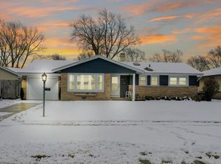 551 Magnolia Ln, Elk Grove Village, IL 60007