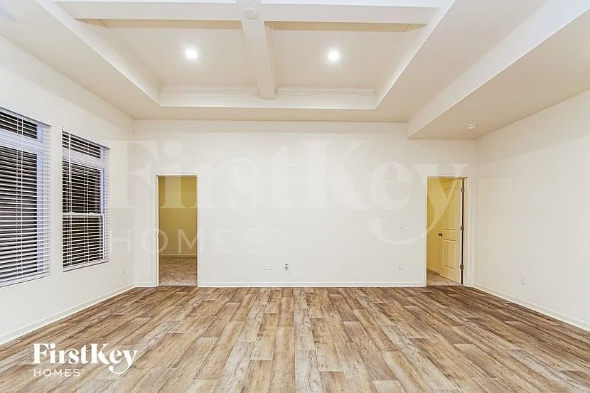 3 bed, 2.0 bath, 1835 sqft, $2,520 — Photo 3