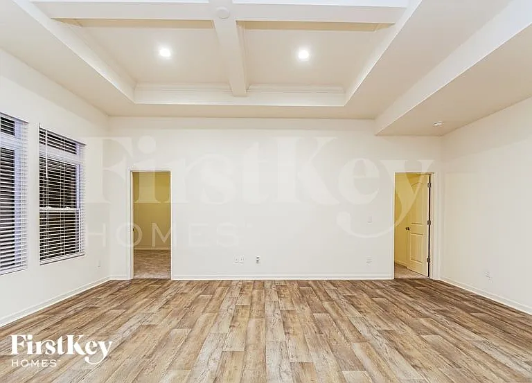 804 Atlantis St — Photo 3