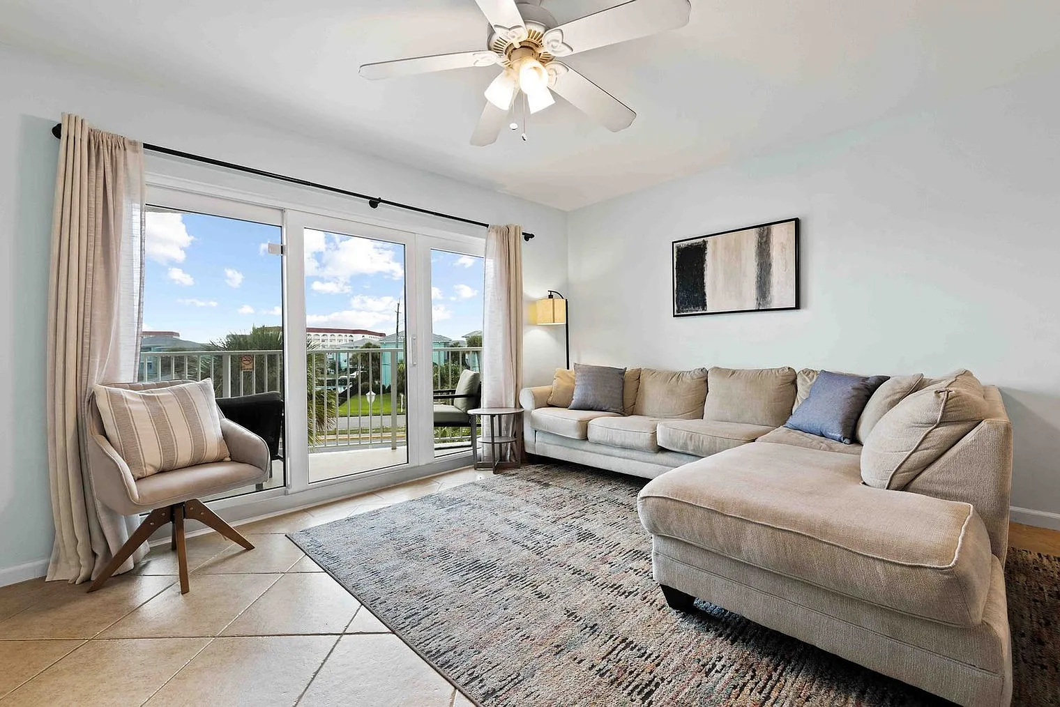2 bed, 2.0 bath, 9622 sqft, $2,494 — Photo 4