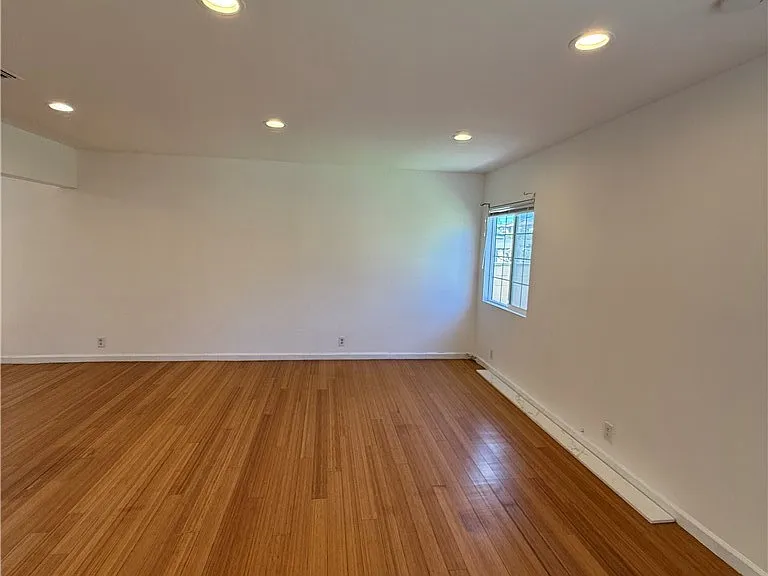 19148 Saticoy St #19148 — Photo 16