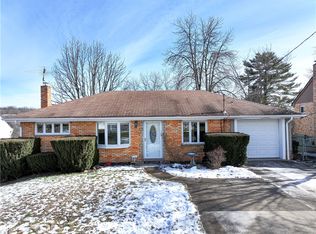 6356 Crestview Dr, South Park, PA 15129