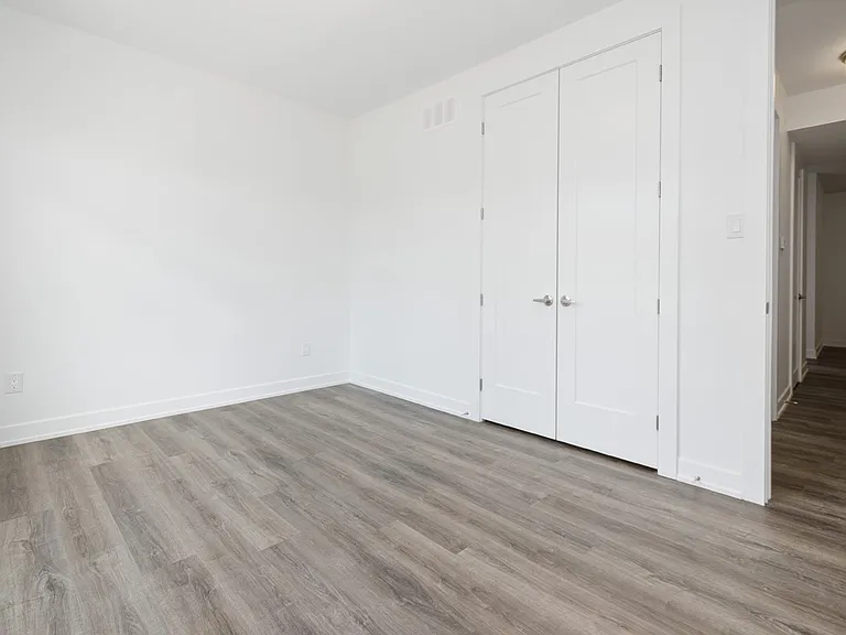 9 Spadina Ave #2 — Photo 4