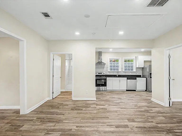 1207 E Anderson St #B — Photo 6