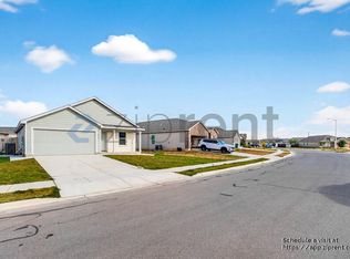 809 Riviera Ct, Seguin, TX 78155