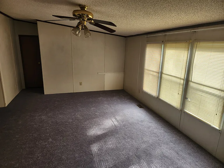 305 Golden Ln — Photo 4