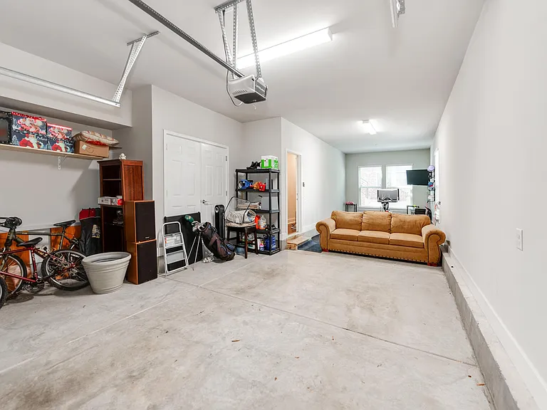 16031 Roscoe Ln — Photo 34