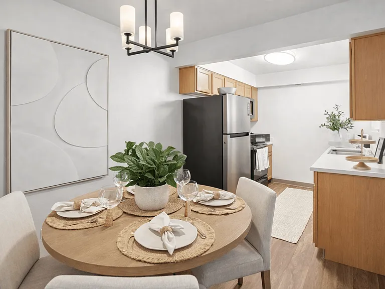 Crossroads Apartments — Photo 10