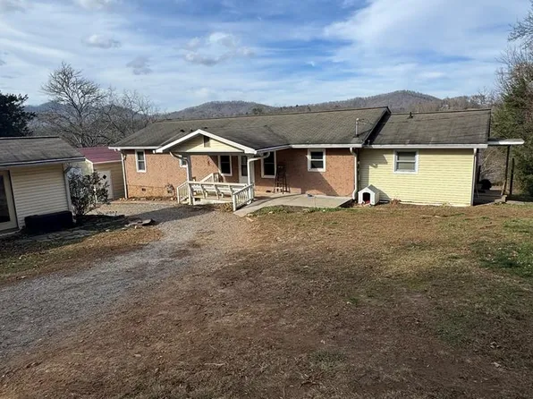 130 S Skeenah Rd, Franklin, NC 28734