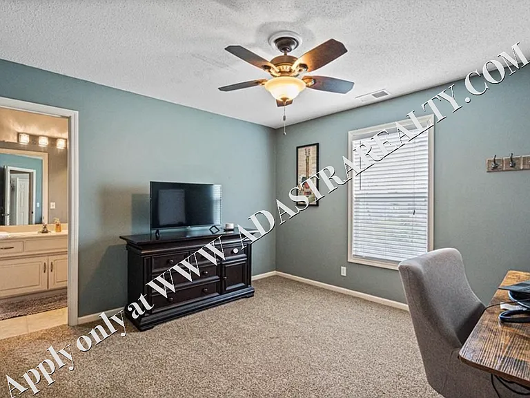 4904 W 157th St — Photo 25