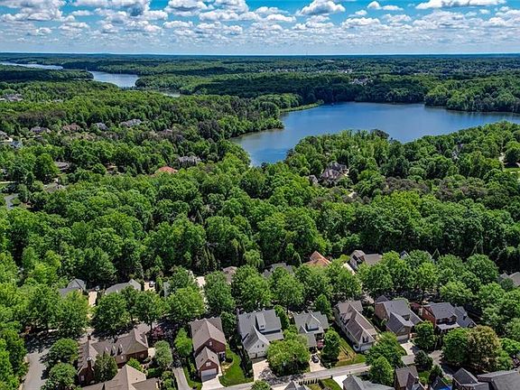 3rd image of 611 Topwater Ln