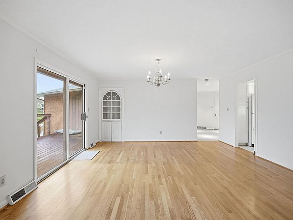 41st image of 2044 Manor Dr