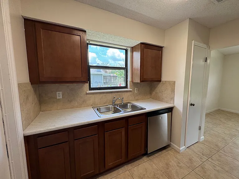 10272 Arrowhead Dr — Photo 7