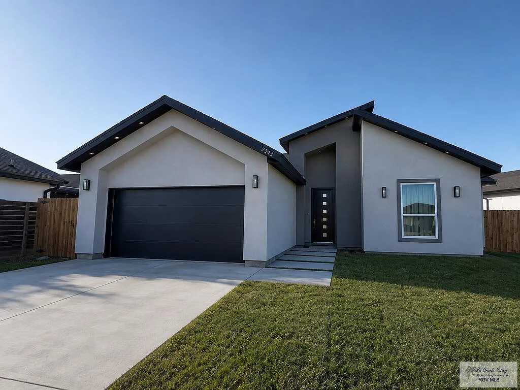 3 bed, 2.5 bath, 1880 sqft, $2,400 — Photo 3