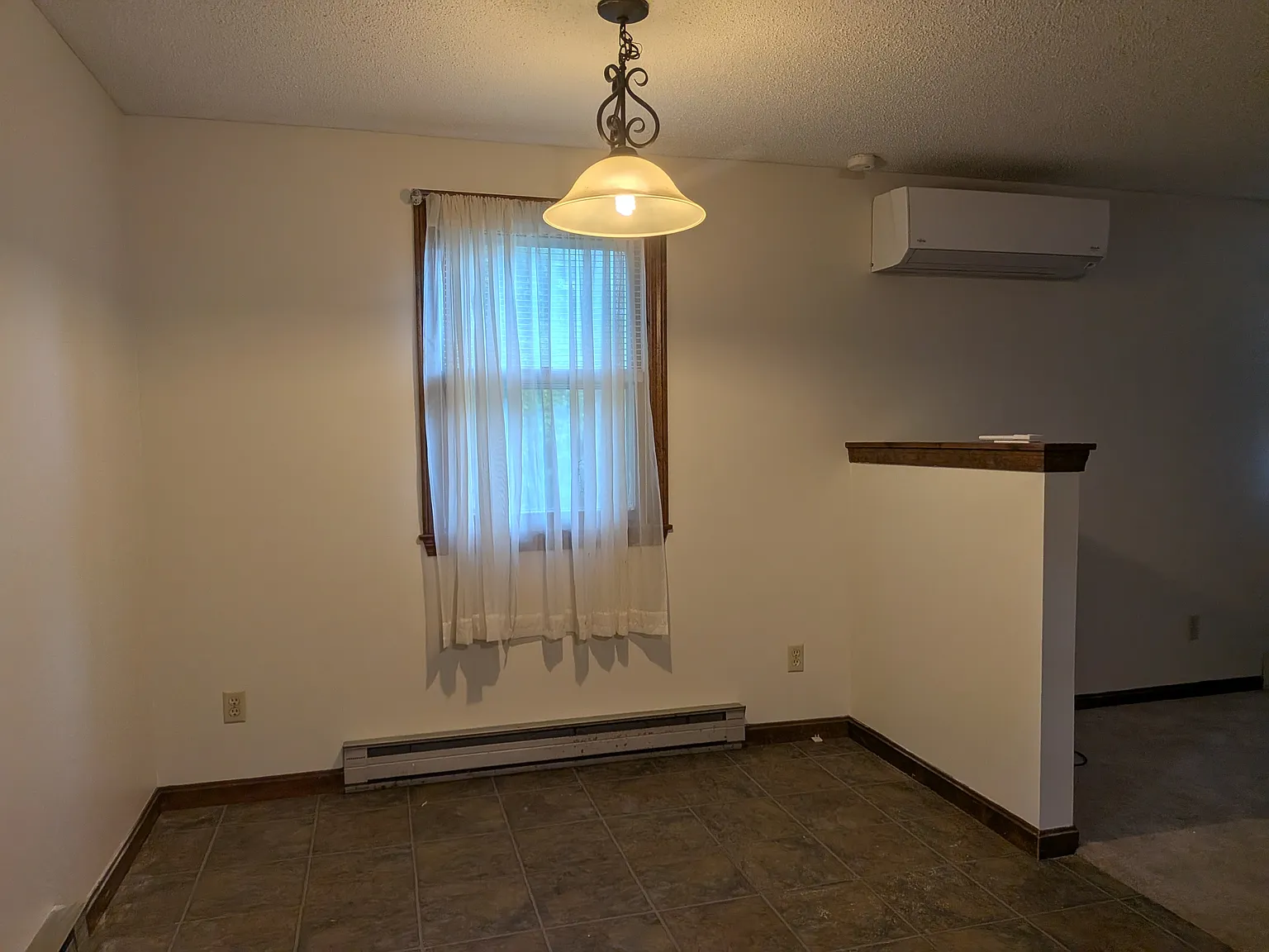 3 bed, 1008 sqft, $1,950 — Photo 4