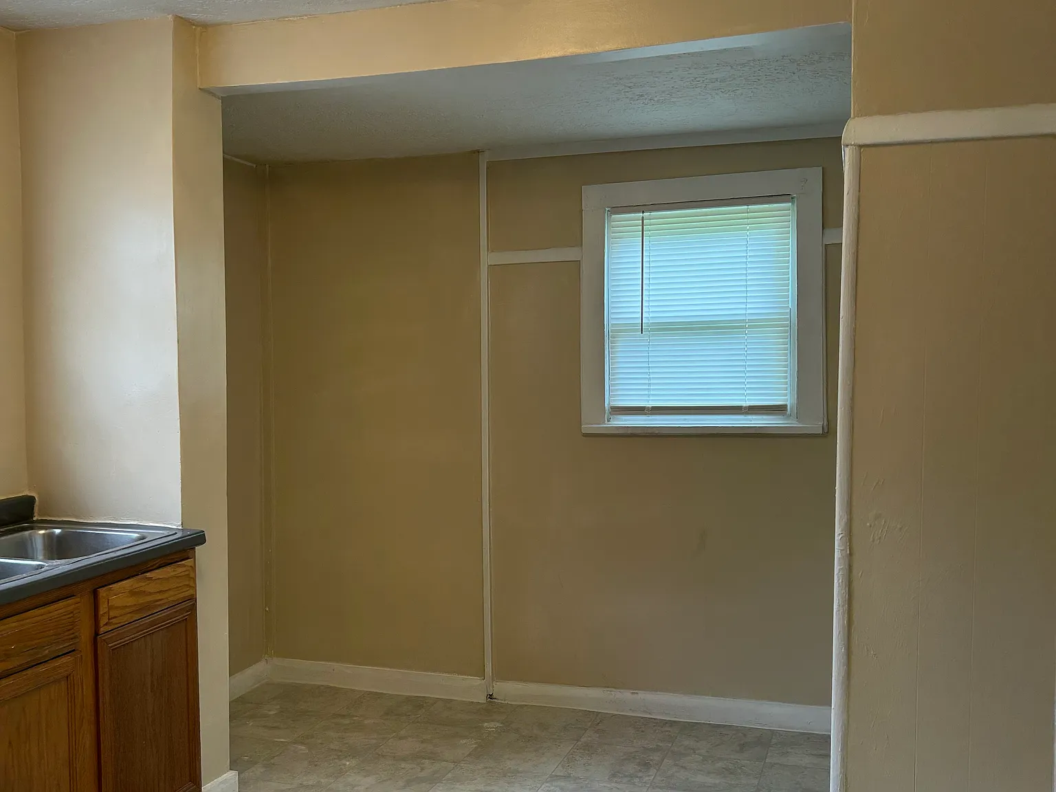 4 bed, 1192 sqft, $1,200 — Photo 3