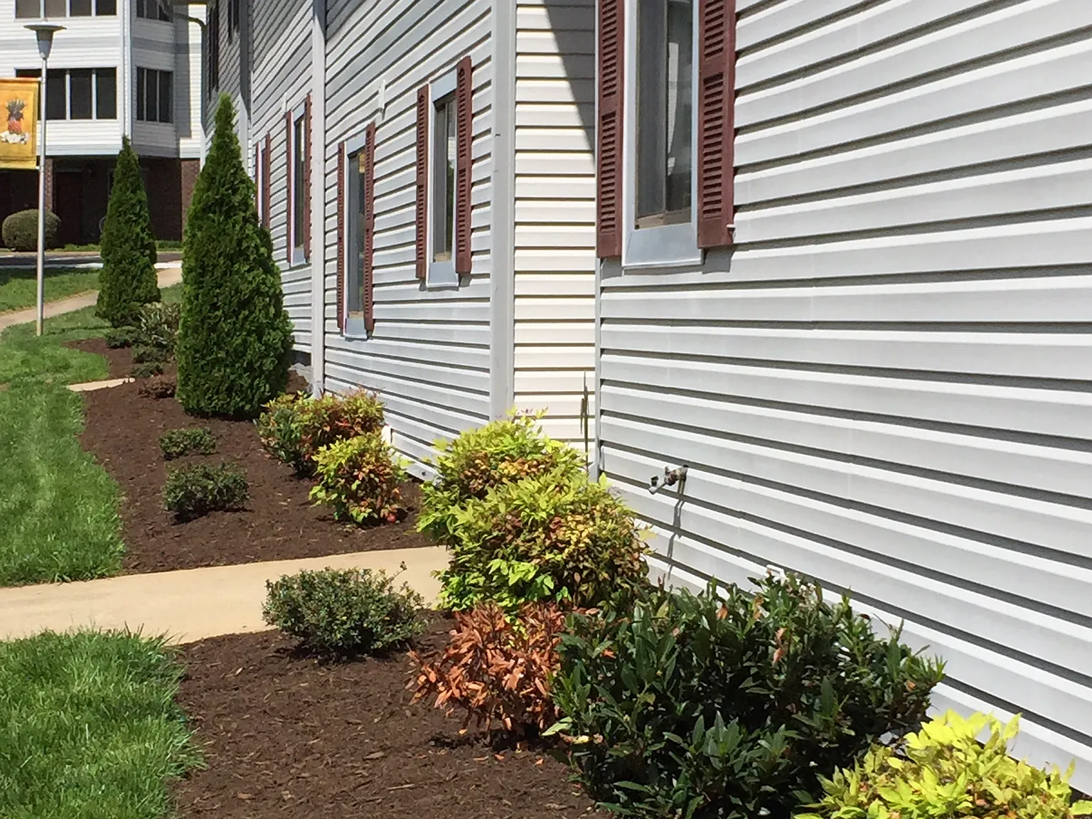 Hickory Trace Village Apartments — Photo 3