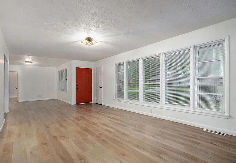 906 N Belview Ave — Photo 5