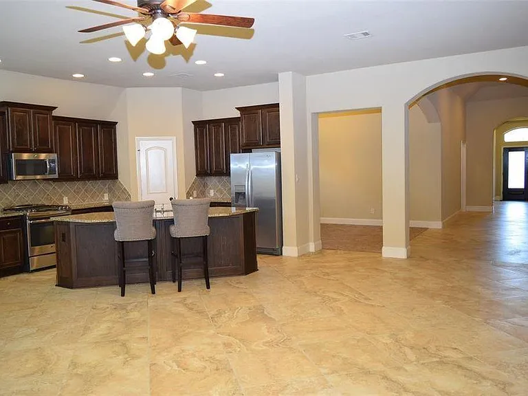 2911 Naples Park Ln — Photo 7