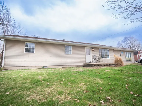 1 S 3rd St, Ridge Farm, IL 61870