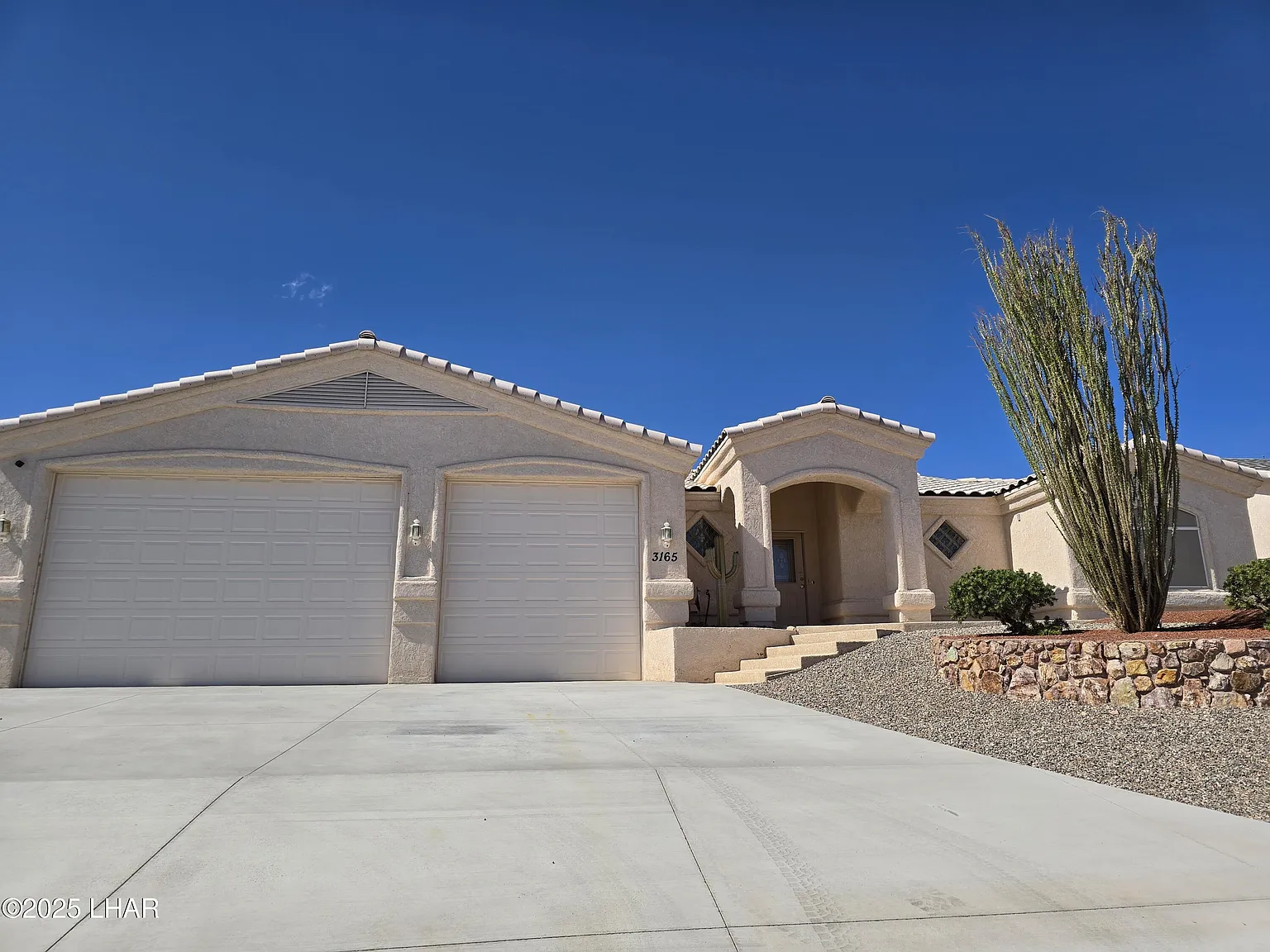 3 bed, 2.0 bath, 1688 sqft, $3,100 — Photo 2