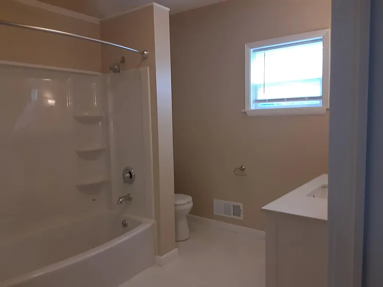 421 Jacobs St — Photo 12