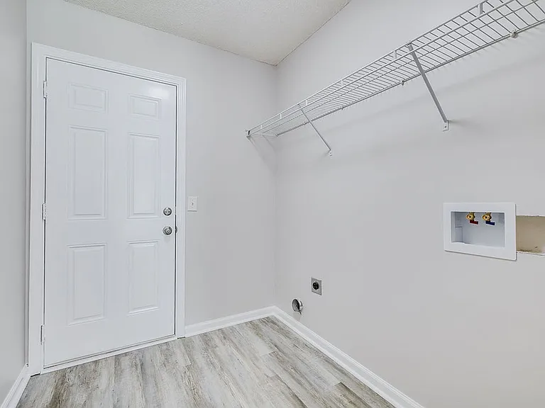 114 Mustang Dr — Photo 18