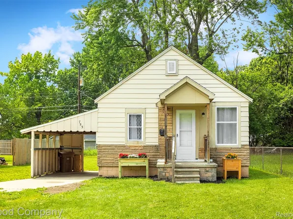 755 Robinwood St, Pontiac, MI 48340