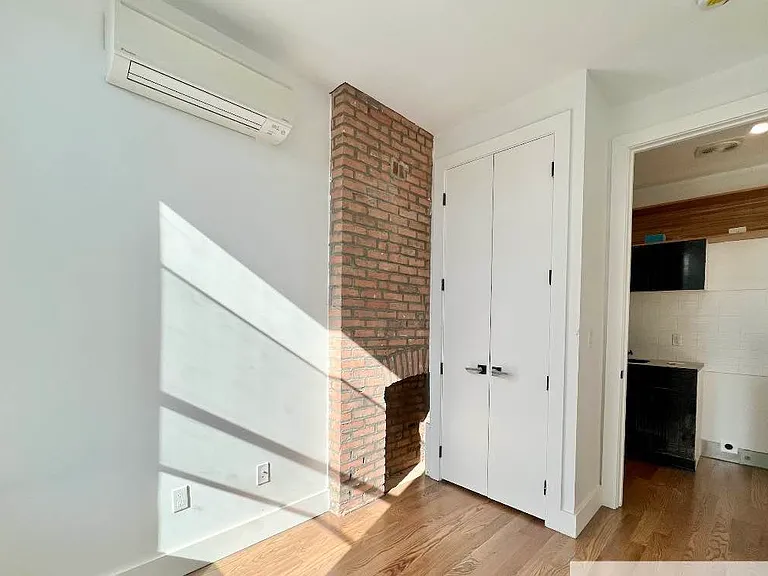 703 E 6th St #2A — Photo 5