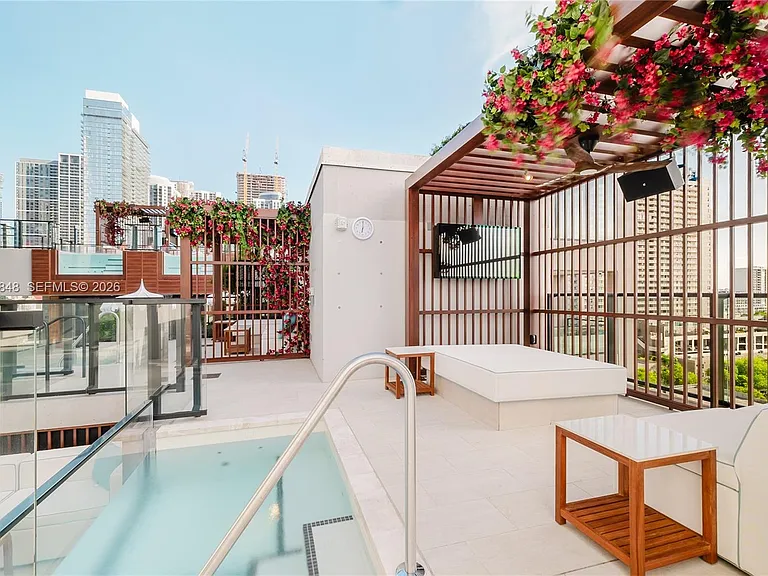 20 NE 11th St #4807B — Photo 16