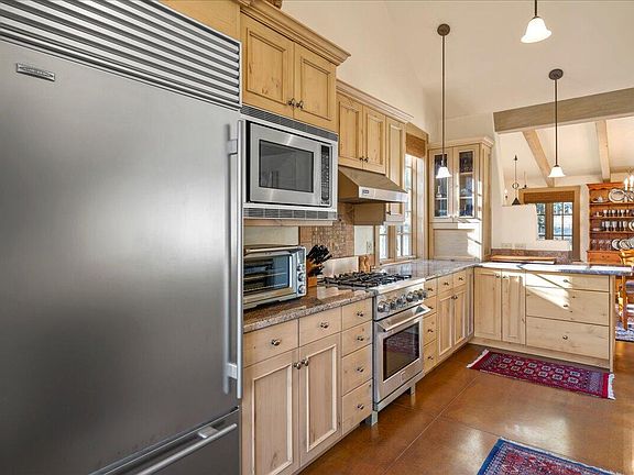 5th image of 255 Bear Cub Dr