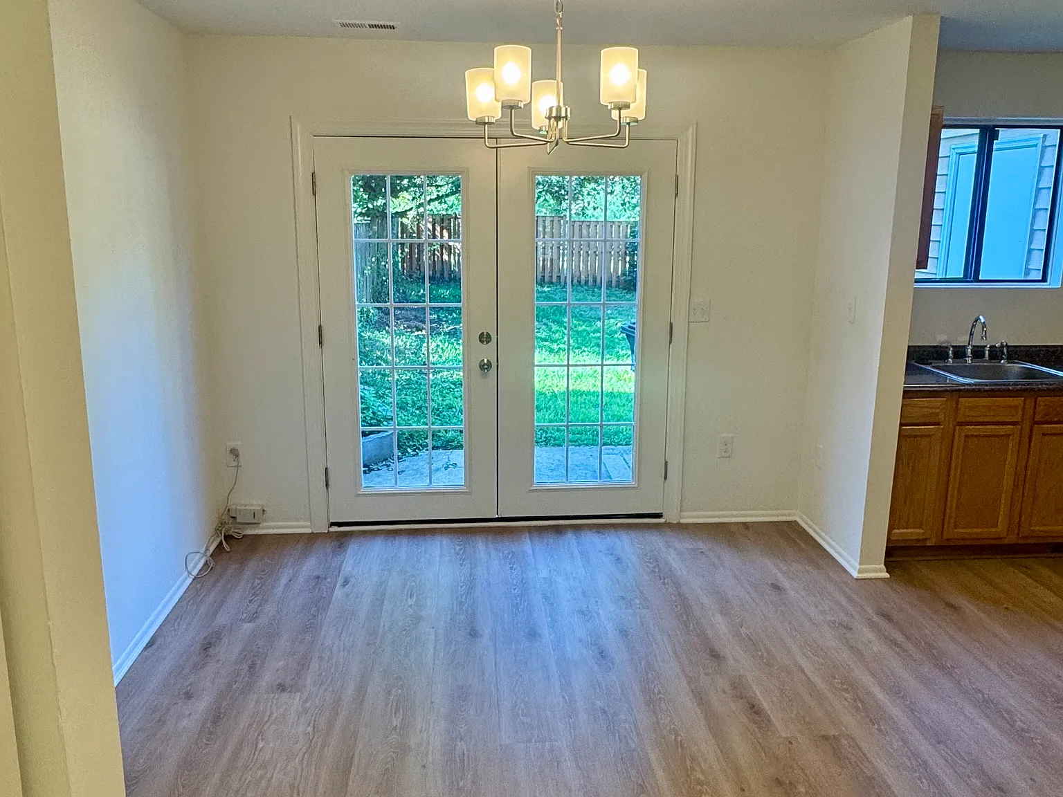 3 bed, 1.5 bath, 1280 sqft, $2,650 — Photo 4
