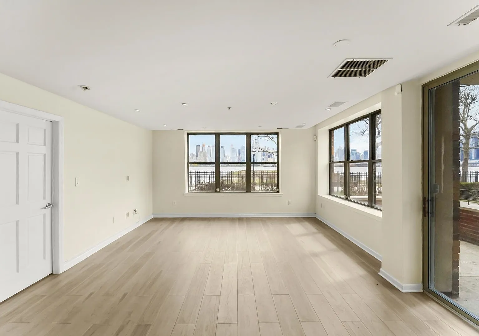 2 bed, 2.0 bath, $5,500 — Photo 4