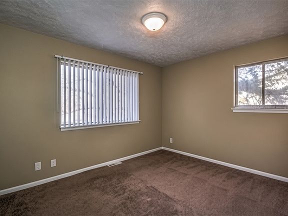 5th image of 3377 Weber St