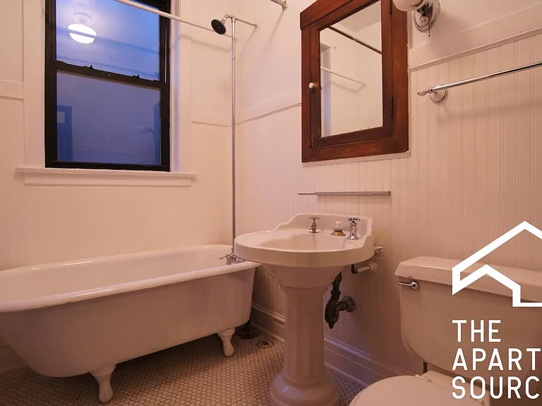 2426 N Sawyer Ave #1E — Photo 11