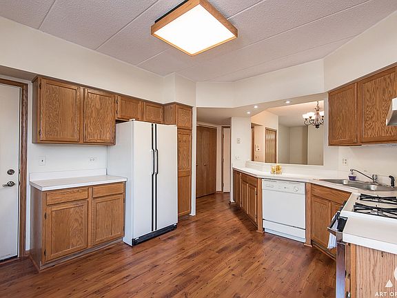 3rd image of 9418 S 77th Ct APT 1A